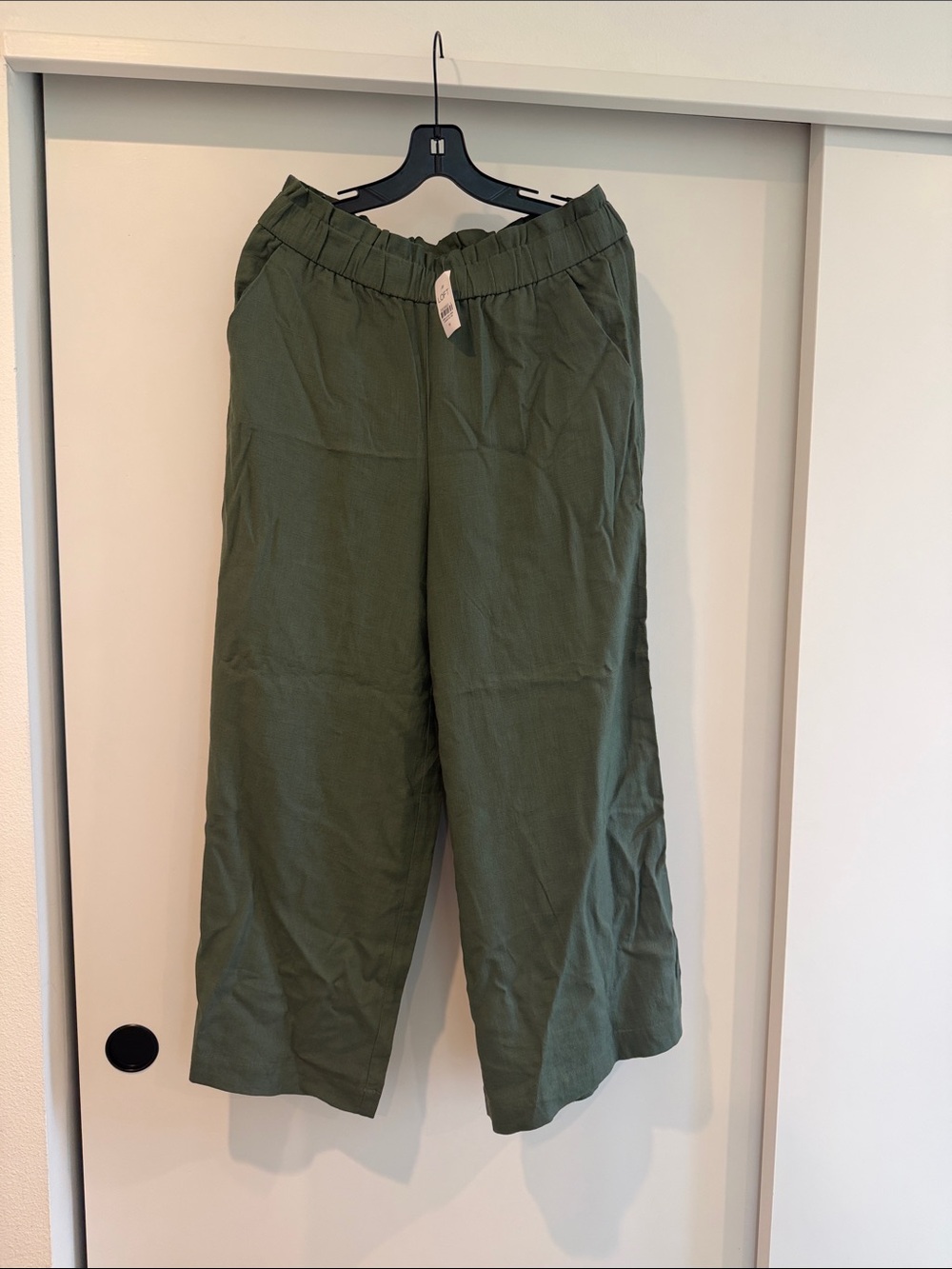 LOFT Olive Green Wide-Leg Cropped Pants